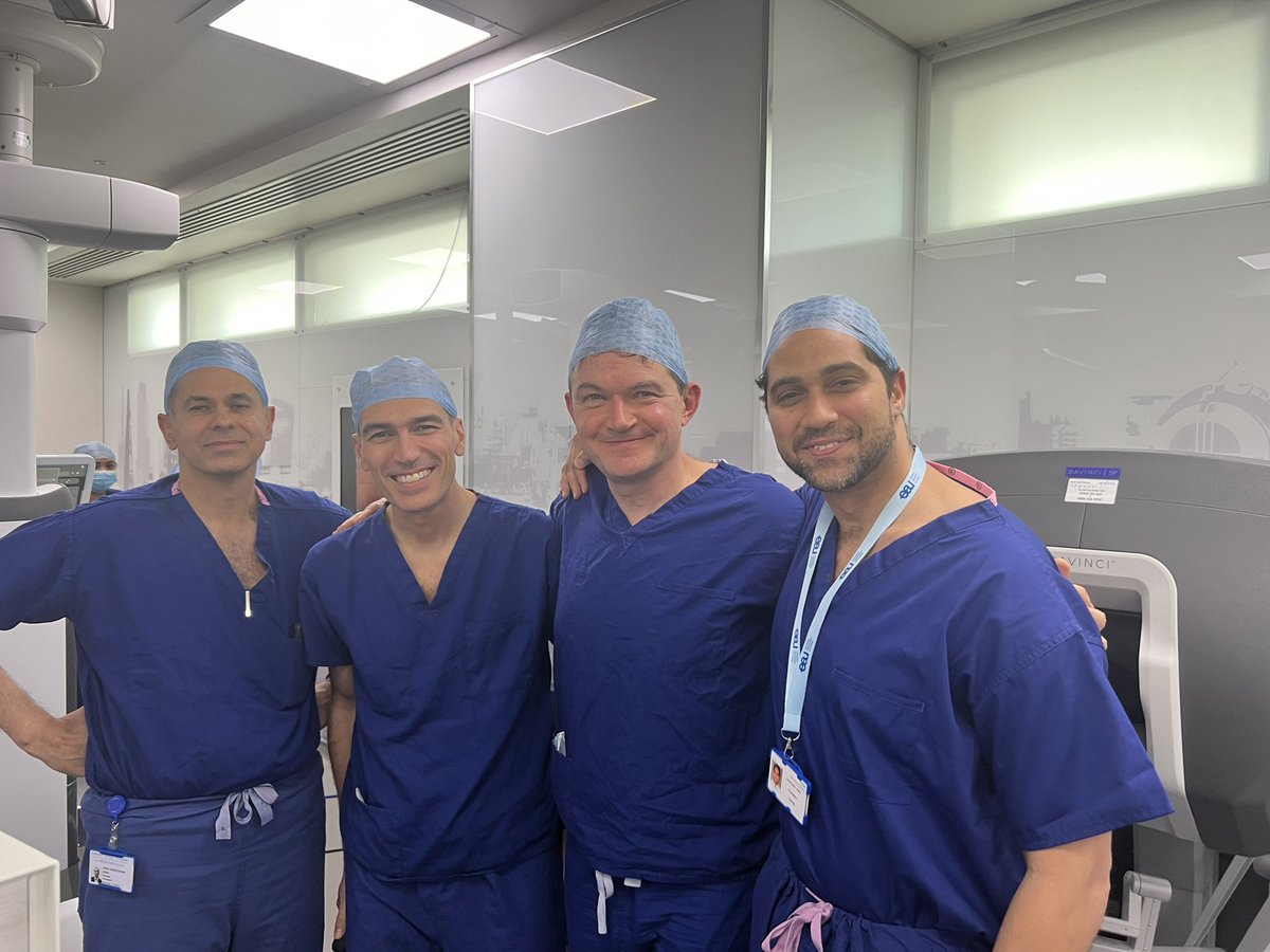 UroNoel's tweet photo. @LondnBridgeHosp. Colleagues @chriseden99 @CahillDeclan @benchallacombe perform the UK’s first #SP robotic surgeries. Insights from @SimoneCrivella2 on pure #SP & #clipless #surgery. Inspiring week. Ending with multi-port RARPs and #technique reflections today. https://t.co/0OLs1TfG6J