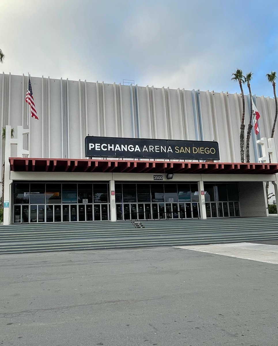 @guru_xd @abbycanucks @SDGullsAHL I love Pechanga Arena. Made a point to visit it last time I was in San Diego. Have to cheer for any team that plays in that legendary barn. I don’t care about any burst water mains either