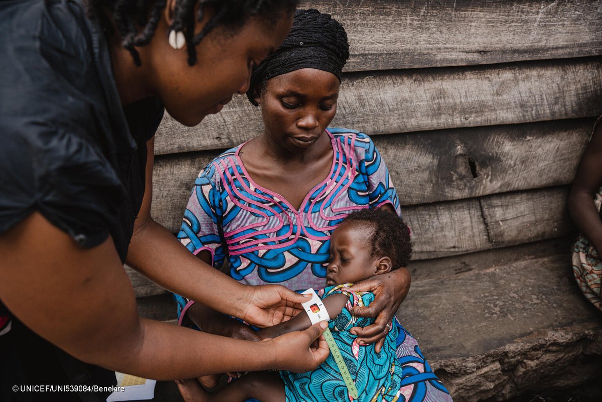 « Lorsque nous sommes arrivés ici, nous n’avions rien à manger ni à boire, c’est la raison pour laquelle mon fils souffre de malnutrition », Priselle, maman de Baraka, 16 mois. En RDC, l’UNICEF œuvre sur le terrain pour soutenir les services vitaux de nutrition.