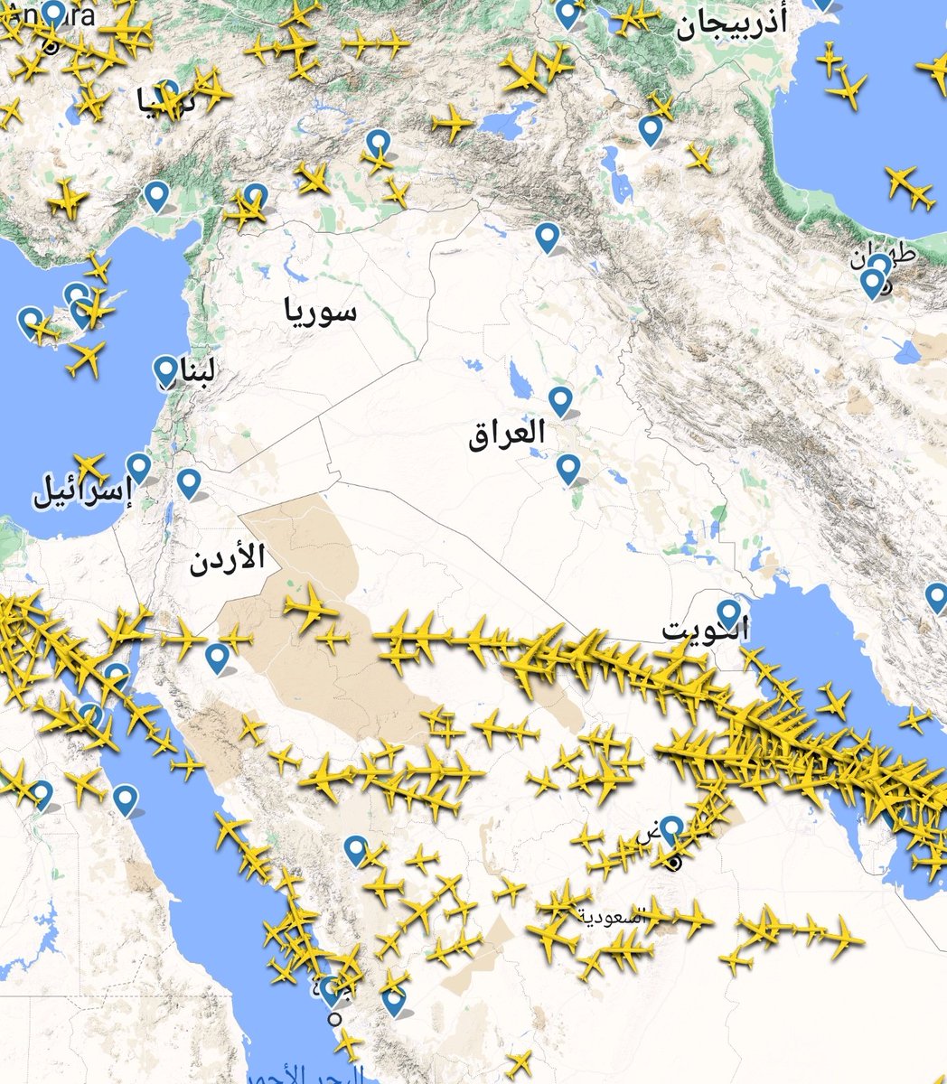 من تطبيق Flightradar24: أجواء #المملكة_العربية_السعودية 🇸🇦 تزدحم بالطائرات التي اتخذت من أجواء المملكة ملاذاً آمناً للعبور بين الشرق و الغرب. 🔴 ملاحظة: مسرحية من أجل إشعال المنطقة بالحروب وكل ذلك من أجل #إسرائيل و #إيران بعد فشلهم في إشعالها في اليمن والسودان والأردن