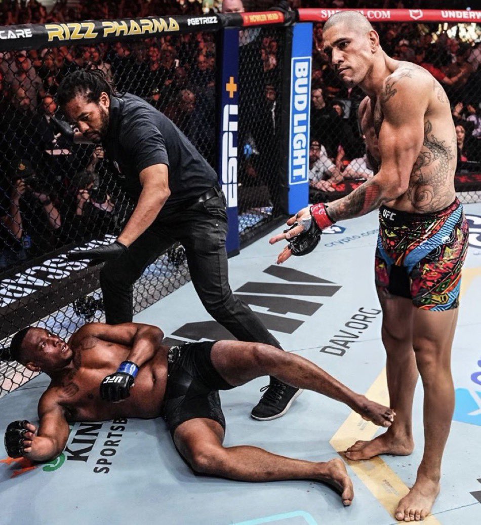 lllbassam's tweet photo. Epic🔥 #UFC300 https://t.co/PQMbWIaElJ