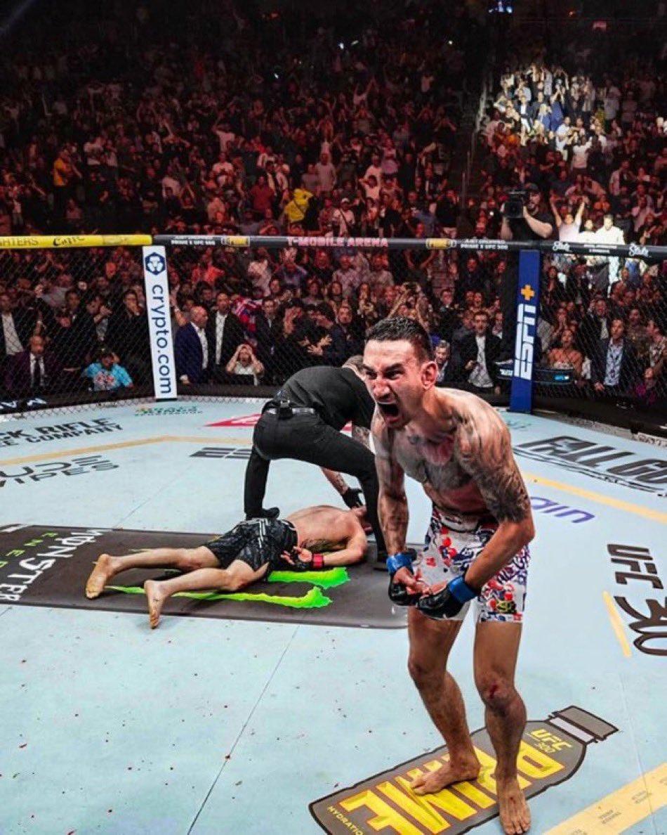 lllbassam's tweet photo. Epic🔥 #UFC300 https://t.co/PQMbWIaElJ