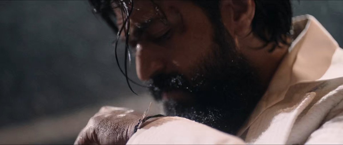 Movies4u_Officl's tweet photo. One of the best climax ever in the history of Indian Cinema. A Prashant Neel emotion ♥️
#2YearsForKGF2 https://t.co/QVYtyj0GN5
