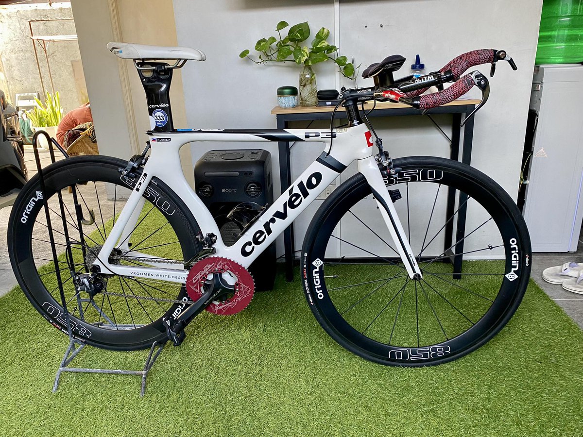 MyKey_10_07's tweet photo. A dear tri buddy is disposing his TT Bike for a super great deal giving me sleepless nights kaso i have plans already made for this year.
Comment or DM if interested. #CerveloP3 https://t.co/0pNcjqntTe