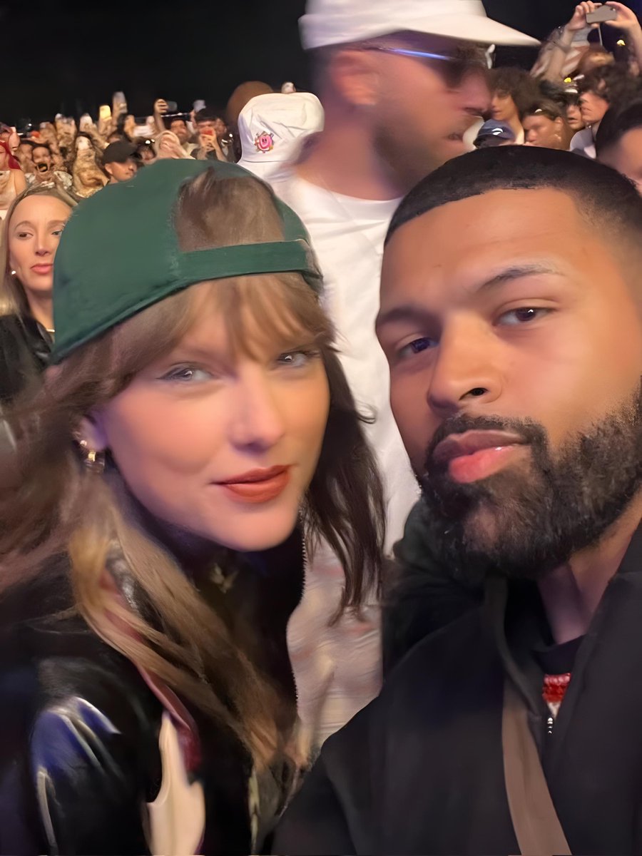 Taylor Swift e um fã no Coachella. 💗