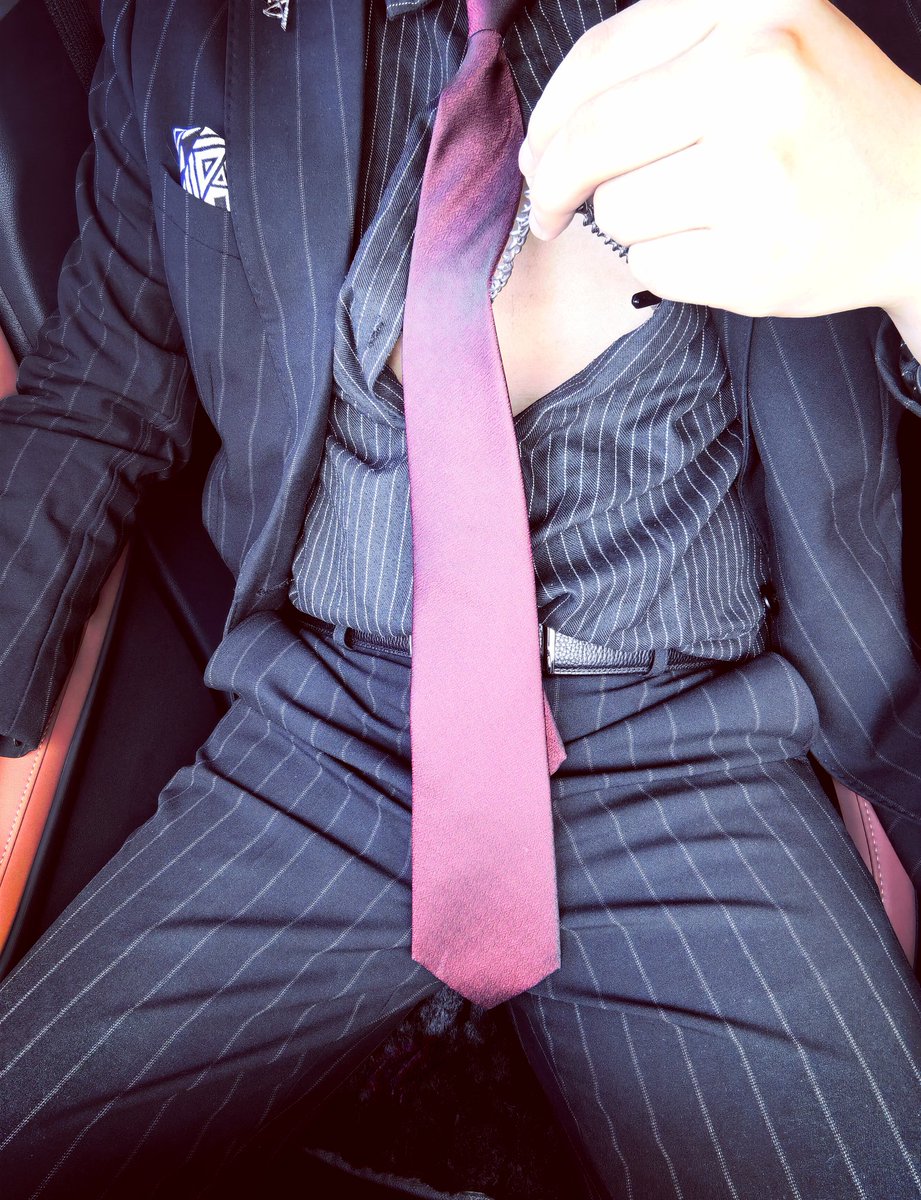 lcdzr's tweet photo. 想不想吃爹的大鸡巴＃正装 ＃黑袜 https://t.co/RaYCst9guv