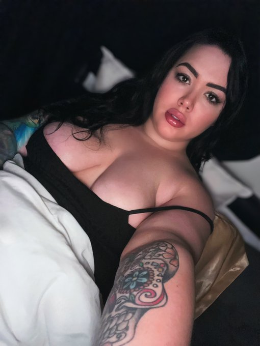 Netflix and chill ? https://t.co/Imh4OEl01w