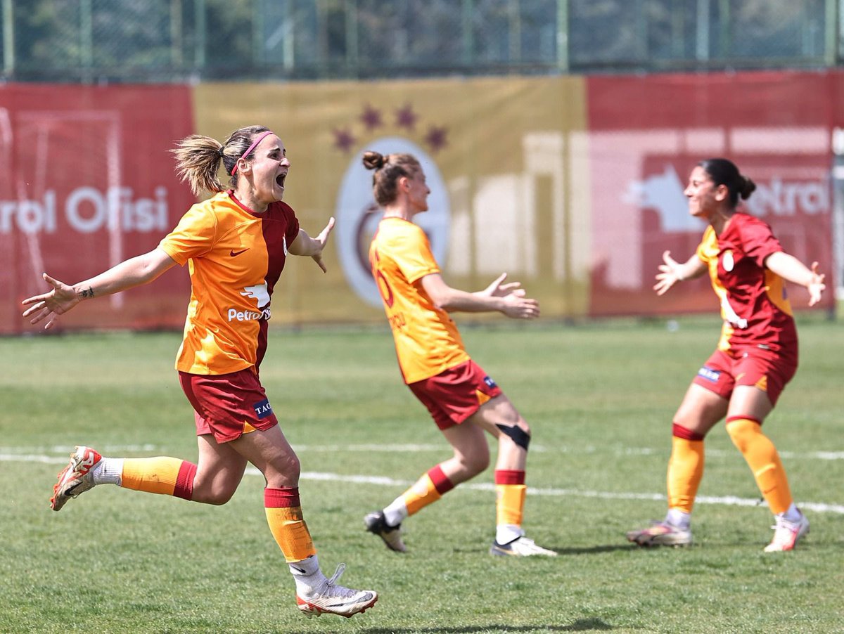 GalatasaraySK's tweet photo. Günaydın #Galatasaray Ailesi https://t.co/9jTO8Sv3te