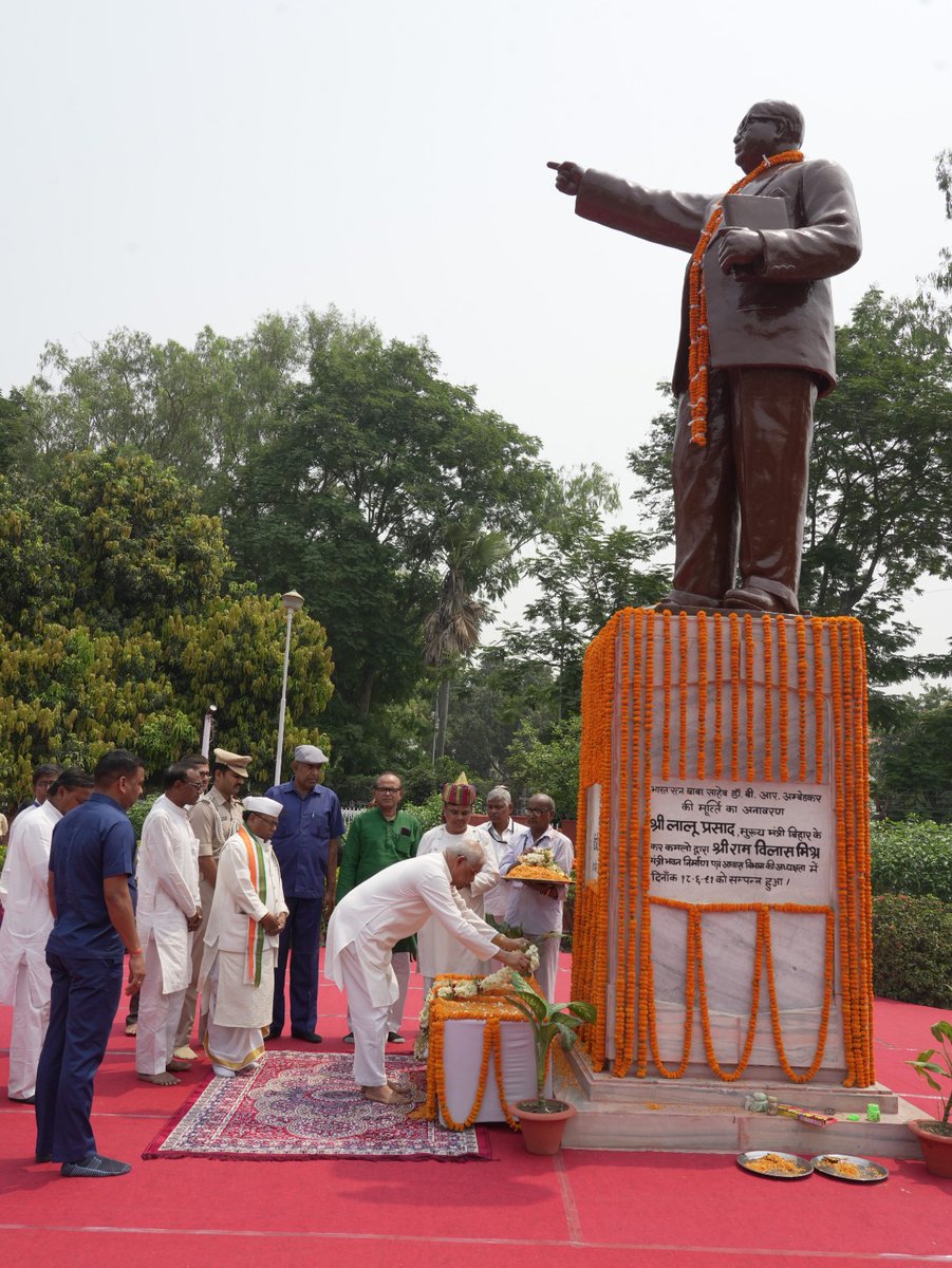 भारतरत्न डॉ. बाबासाहेब आंबेडकर जी के जन्म दिवस के अवसर पर पटना में आयोजित राजकीय समारोह में उनकी प्रतिमा पर माल्यार्पण कर उन्हें नमन किया तथा भावभीनी श्रद्धांजलि अर्पित की।