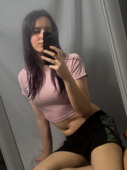 Dyed my hair so I think that means its time I come back (: https://t.co/dwUoSfyic5