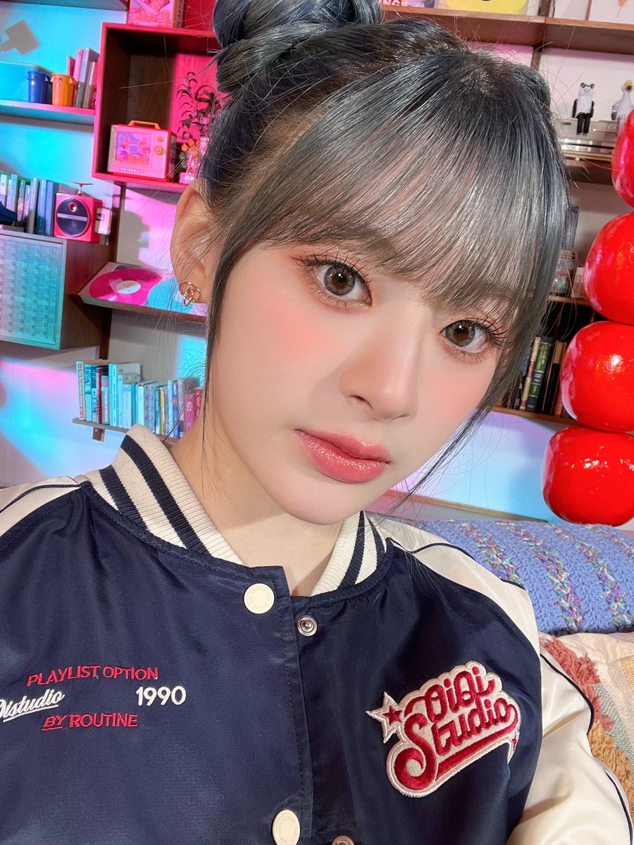 ⊹   .. ꩜   ^᪲᪲᪲  c𝘭𝘪𝘤𝘬 𝘢𝘯𝘥 𝘴𝘯𝘢𝘱! Something remains the same, never once making someone feel less. For me, it's taking a photo to mark a sweet day with 사랑의 스케치 then sharing it here.. where every eyes is served only with ‘tis celestial view! ૮ • . • ⑅ ა