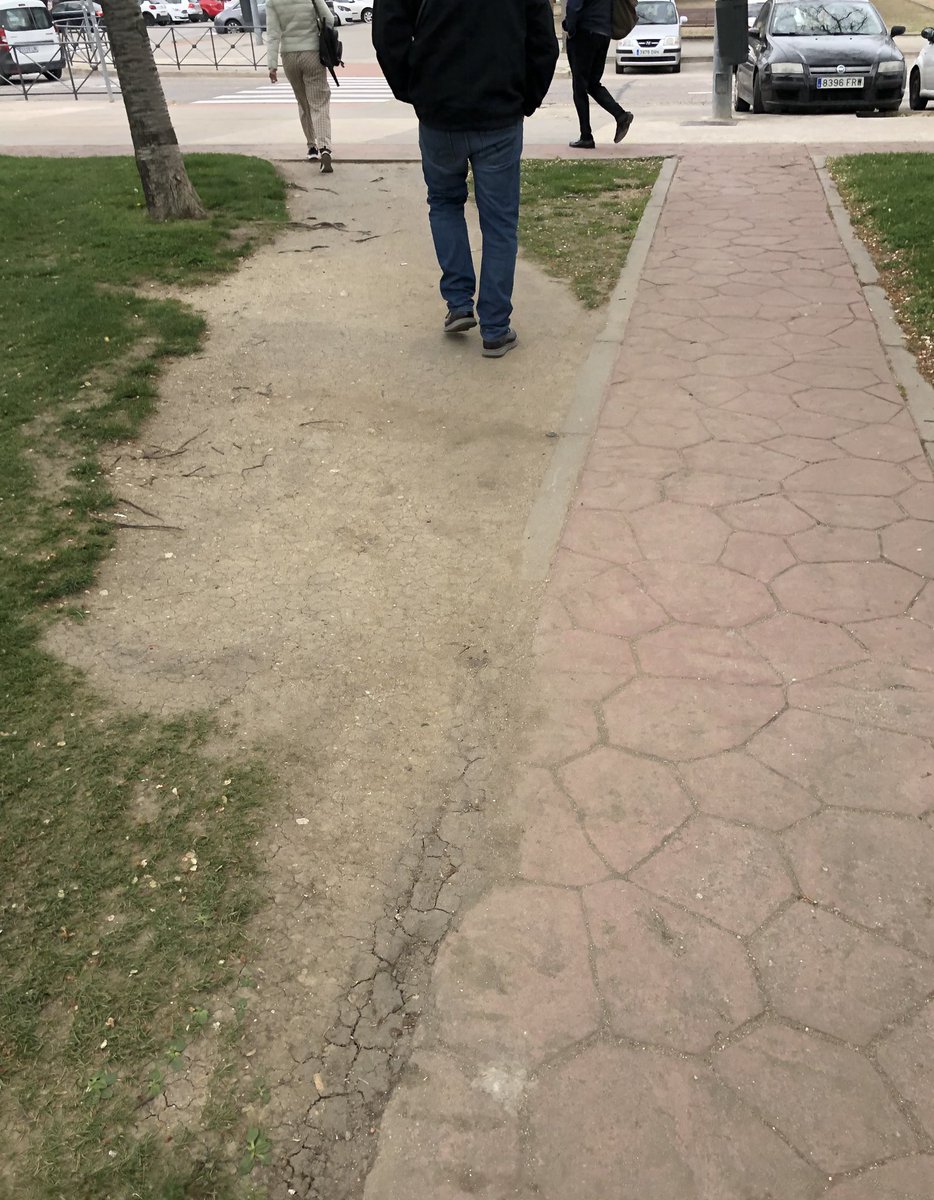 bepecep's tweet photo. @Cani777see @Juanitovl @ppleganes @ppopular @ppmadrid @marecuencopp @PlacidoRey1 @vbonetatienza Y que opinas de tu “barrio”?Estas contento de que esté sin terminar:falta aceras adoquinadas, barandillas de seguridad entre acera cemento parcheado y calzada,¿te gustan los parques infantiles tristes?, y el centro cultural, te gusta el esqueleto,Polideportivo?Zonas secas. Cuénta https://t.co/sM7bVAj6Uf