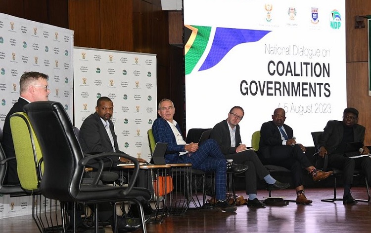 [LISTEN] Squabbles between SA's opposition parties unhealthy for future governance 

🔗omny.fm/shows/the-week…

#SABCNews #TheWeekendView