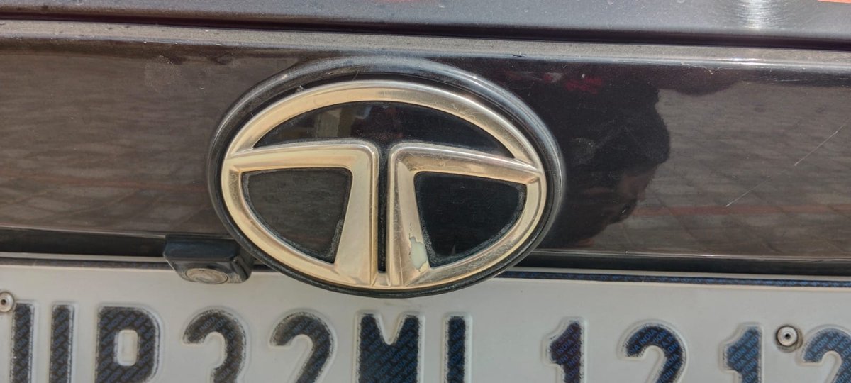 optiwari7's tweet photo. @TataMotors I have purchased tata safari no up 32 ml1212 mobile 8294325268.i have purchased black gold but now it became white gold due to colour fading if tata can not maintain colour standard then what we can expect for other parameter @jagograhakjago @htTweets @timesofindia @aajtak https://t.co/4LLb3SaqmC