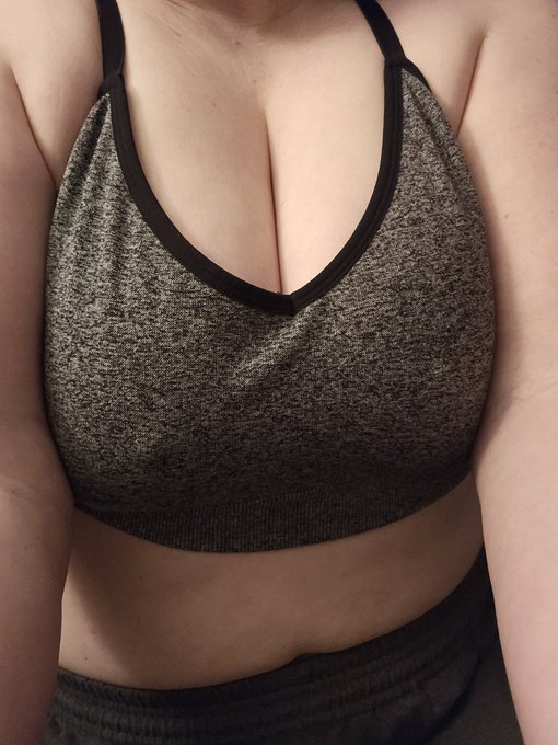 Comfy new sporta bra! https://t.co/bGQz0zDkUK