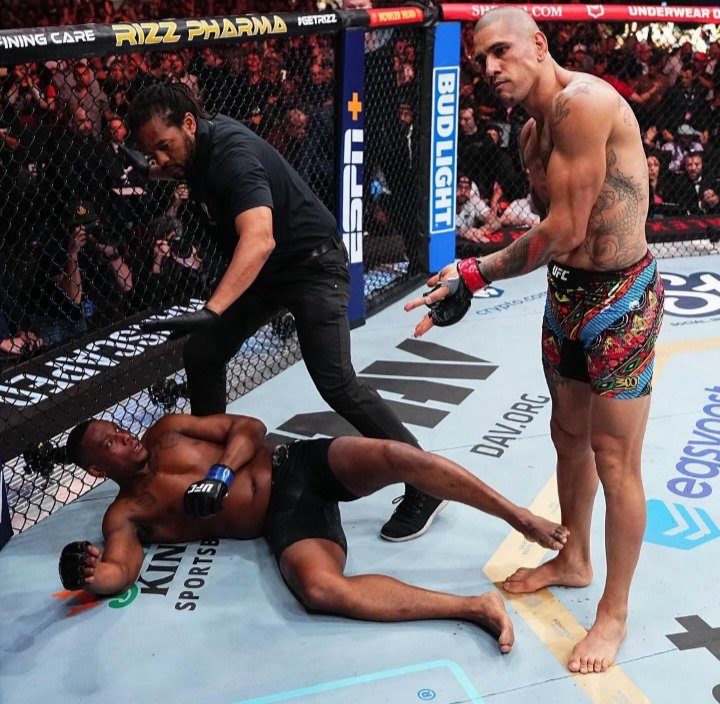 mmafc01's tweet photo. Foto do ano!
🔥 chama 🔥 
#UFC300Live #UFC300 #UFCNOGOAT #ufcb https://t.co/21ghepGx8l