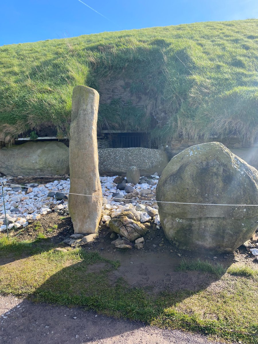 The Neolithic answer to a clock at Knowth #standingstonesunday #Ireland