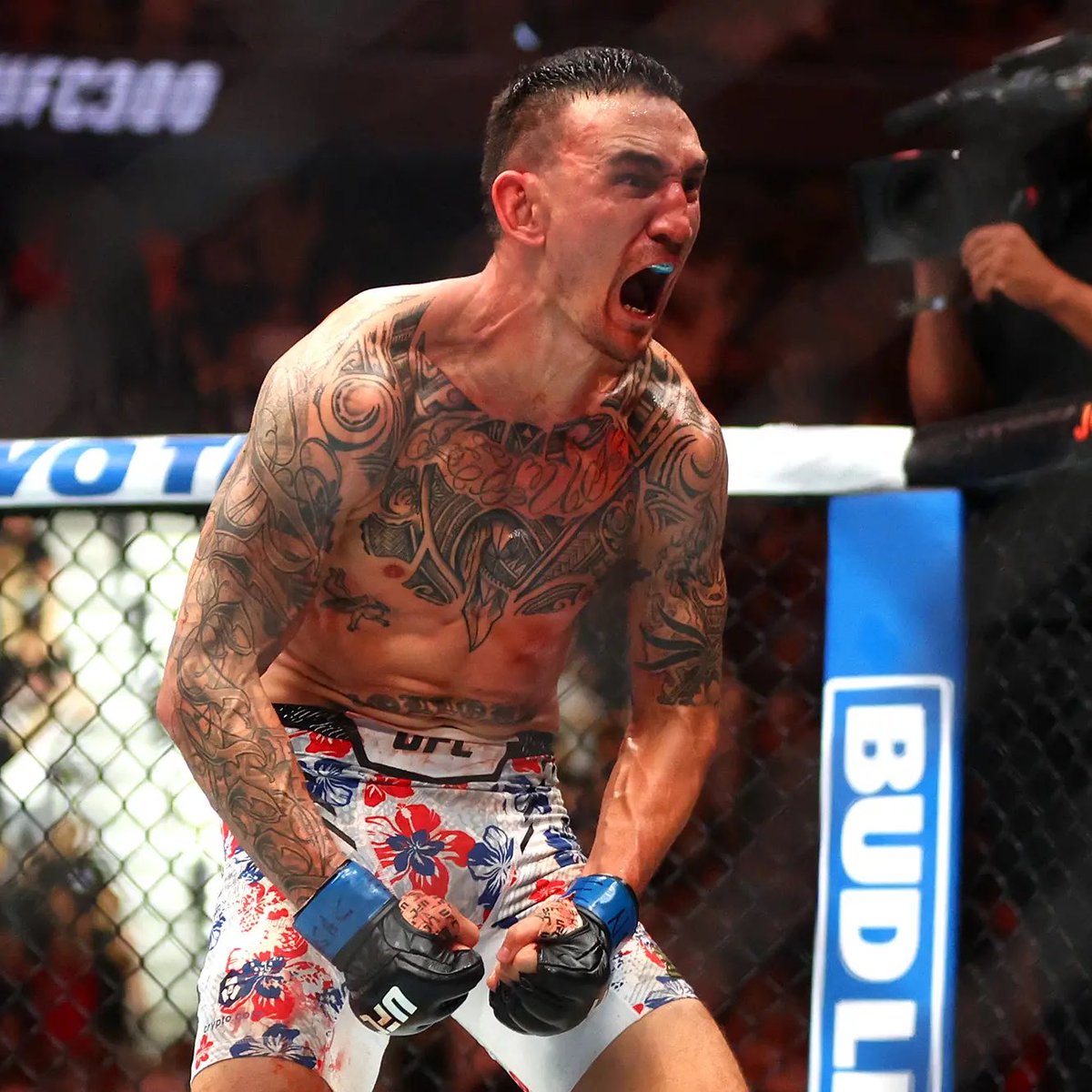 mma_orbit's tweet photo. 💰#UFC300 BONUSES💰

POTN: Max Holloway &amp; Jiri Prochazka
FOTN: Justin Gaethje vs. Max Holloway

Prochazka - $300,000
Gaethje - $300,000
HOLLOWAY - $600,000 https://t.co/4enIsnhZmo