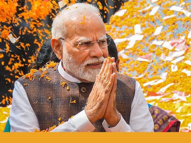 sangi_Patriot's tweet photo. #ಬಿಜೆಪಿ_ಪ್ರಣಾಳಿಕೆ

🔶ಏಕರೂಪ ನಾಗರಿಕ ಸಂಹಿತೆ (UCC) ಜಾರಿಗೆ ಬರಲಿದೆ.

🔶 ಒಂದು ರಾಷ್ಟ್ರ ಒಂದು ಚುನಾವಣೆ

🔶ಉಚಿತ ಪಡಿತರ ಯೋಜನೆ ಮುಂದಿನ 5 ವರ್ಷಗಳವರೆಗೆ ಮುಂದುವರೆಯಲಿದೆ.

🔶70 ವರ್ಷಕ್ಕಿಂತ ಮೇಲ್ಪಟ್ಟ ಪ್ರತಿಯೊಬ್ಬ ಹಿರಿಯ ನಾಗರಿಕರು ಆಯುಷ್ಮಾನ್ ಯೋಜನೆ ಅಡಿಯಲ್ಲಿ ಒಳಪಡುತ್ತಾರೆ.

🔶ಭಾರತವು ಚಂದ್ರನ ಮೇಲೆ ಮನುಷ್ಯನನ್ನು ಇಳಿಸುತ್ತದೆ, ಭಾರತೀಯ ಅಂತರಿಕ್ಷ್ ನಿಲ್ದಾಣವನ್ನು ಮಾಡುತ್ತದೆ.

🔶ಸೇವೆ, ಉತ್ತಮ ಆಡಳಿತ ಮೋದಿಯವರ ಭರವಸೆ.

🔶ಮಧ್ಯಮ ವರ್ಗದ ಕುಟುಂಬಗಳಿಗೆ ಒಳ್ಳೆ ಮನೆಗಳು ಮತ್ತು ಸ್ವಚ್ಛ ಪರಿಸರ.

🔶ಪರೀಕ್ಷಾ ಪತ್ರಿಕೆ ಸೋರಿಕೆ ವಿರುದ್ಧ ಕಾನೂನು.

🔶ಶಿಕ್ಷಣ ನೀತಿಗೆ ಹೆಚ್ಚಿನ ಒತ್ತು.

🔶ಭಾರತವು 2036 ರಲ್ಲಿ ಒಲಿಂಪಿಕ್ಸ್‌ಗೆ ಆತಿಥ್ಯ ವಹಿಸಲಿದೆ.

🔶ಗರ್ಭಕಂಠದ ಕ್ಯಾನ್ಸರ್, ಮಹಿಳೆಯರಿಗಾಗಿ ಹೆಚ್ಚಿನ ಸಾರ್ವಜನಿಕ ಶೌಚಾಲಯಗಳು ಮತ್ತು ಮಹಿಳಾ ಶಕ್ತಿ ವಂದನ್ ಕಾಯ್ದೆಯ ಅನುಷ್ಠಾನದ ಮೇಲೆ ಕೇಂದ್ರೀಕರಿಸಿ.

🔶ನ್ಯಾನೋ ಯೂರಿಯಾಕ್ಕೆ ಒತ್ತು ನೀಡಿ ಮತ್ತು ಮೀನುಗಾರರಿಗೆ ವಿಶೇಷ ಗಮನ.

🔶ವಲಸೆ ಕಾರ್ಮಿಕರು ಮತ್ತು ಆ ವರ್ಗದ ಅಡಿಯಲ್ಲಿ ಬರುವ ಜನರನ್ನು ಇ-ಶ್ರಮ್‌ನೊಂದಿಗೆ ಜೋಡಿಸಲಾಗುತ್ತದೆ ಮತ್ತು ಸೌಲಭ್ಯಗಳನ್ನು ಒದಗಿಸಲಾಗುತ್ತದೆ.

🔶ಭಾರತವು ಯೋಗದ ಅಧಿಕೃತ ಪ್ರಮಾಣೀಕರಣವನ್ನು ನೀಡುತ್ತದೆ.

🔶ರಾಮಾಯಣ ಉತ್ಸವ ಮತ್ತು ಅಯೋಧ್ಯೆ ಅಭಿವೃದ್ಧಿ ಯೋಜನೆಗಳು.

🔶ಭ್ರಷ್ಟಾಚಾರದ ವಿರುದ್ಧ ಕಠಿಣ ಕ್ರಮ.

🔶ಪೂರ್ವ-ಪಶ್ಚಿಮ-ಉತ್ತರ-ದಕ್ಷಿಣದಲ್ಲಿ ಬುಲೆಟ್ ರೈಲು

🔶ರಾಷ್ಟ್ರೀಯ ಸಹಕಾರಿ ನೀತಿಯನ್ನು ಪ್ರಾರಂಭಿಸಲಾಗುವುದು.

🔶5G ವಿಸ್ತರಣೆ ಮತ್ತು 6G ಅಭಿವೃದ್ಧಿ.

🔶ಶಕ್ತಿಯಲ್ಲಿ ಸ್ವಾವಲಂಬನೆ.

ಇದು #ಮೋದಿಜಿ ಗ್ಯಾರಂಟಿ… ದೇಶ ಪ್ರಗತಿಗಾಗಿ ಮತ್ತೊಮ್ಮೆ ಮೋದಿಜಿ.. 

#ಸಬ್ಕಾ_ಸಾಥ್_ಸಬ್ಕಾ_ವಿಕಾಸ್