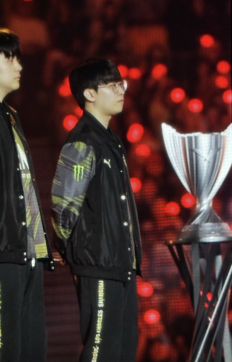 기인아 네 옆에 있는 그거 꼭 가져와