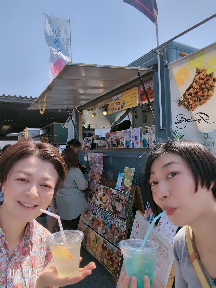 risomisoriso's tweet photo. 刈谷あきんどマルシェに、高浜市でいつもお世話になっている『8kitchen』さんが出店されると知ってダッシュで行ってきた🚗💨
念願のガパオライスやカオマンガイ💕唐揚げもえび8くんも全部激ウマ😆🙌✨ごちそうさまでした😄
#高浜市 #8kitchen #キッチンカー #本格タイ料理 #タイ料理 #屋台飯 https://t.co/eTOfT9V5eG