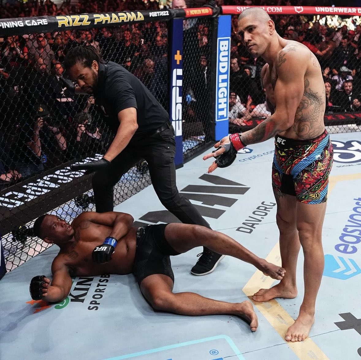 gastonreyno's tweet photo. 🗿🤷🏾‍♂️ #UFC300 https://t.co/ptz1BQcYA3