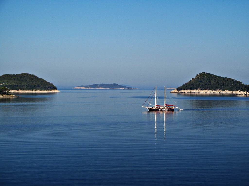 Annabaesle's tweet photo. Ein Ort des #Friedens.
Der Blick von unserer Terrasse auf die Traumbucht von #Ubli #Lastovo #Süddalmatien .
Frühmorgens, das Meer noch glatt.
Kaffee.
Und Zitronenmarmelade. https://t.co/G3JTv6rO43