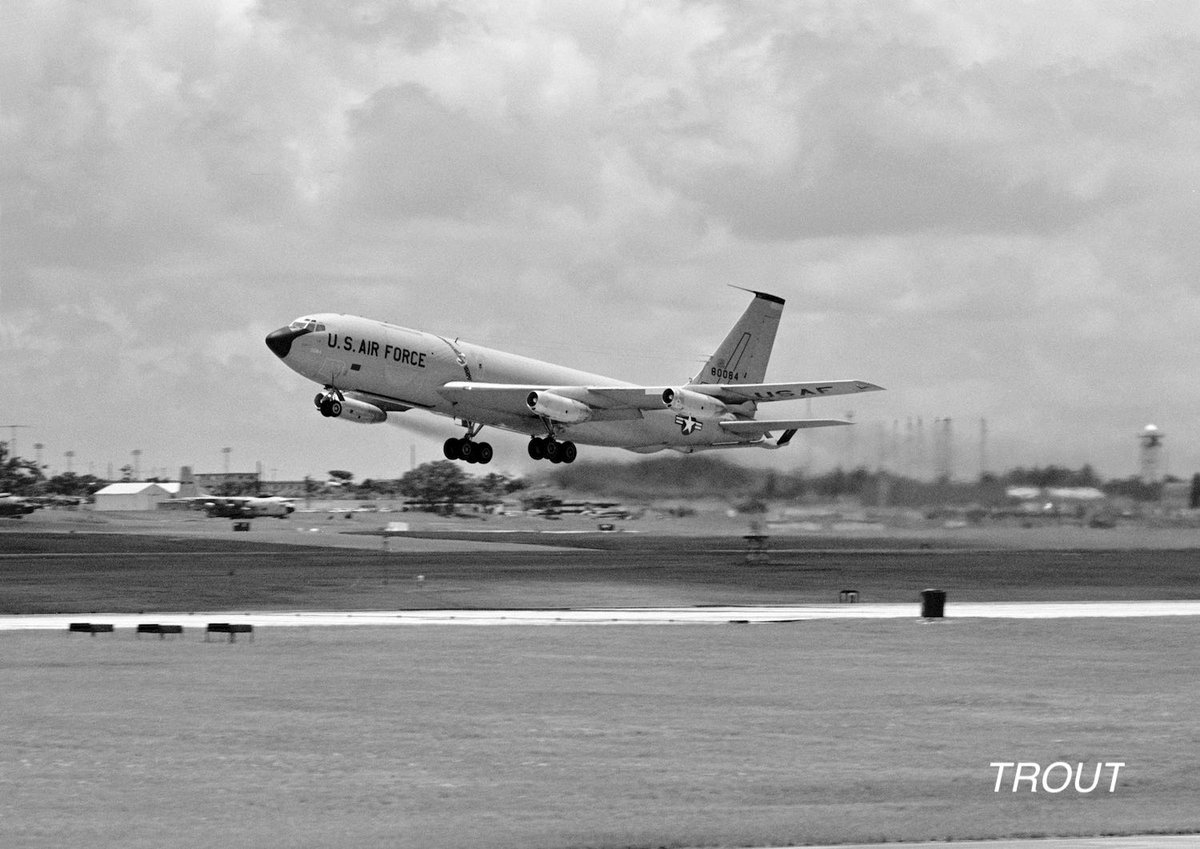 TROUT92241176's tweet image. #KC135   1977年7月嘉手納基地
KC-135A 91467  376SW
KC-135Q  80084  100ARW