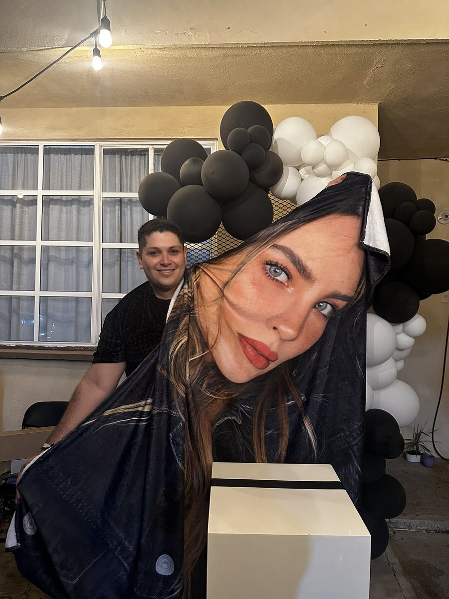 LuuisCasanova's tweet photo. Uno de mis regalos de cumpleaños del día de hoy. @belindapop 😍😍😍😍😍🎉🥳 https://t.co/GTh6KQynsS