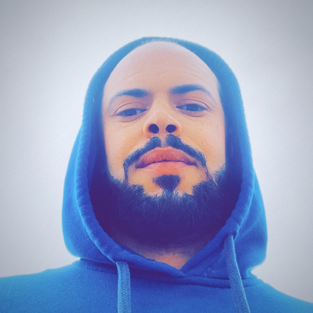 HamdallahAlzubi's tweet photo. Snapped this while crafting my debut track #dontstopbuildup. From lyrics and beats in my mind to pics in your feed #hamdallah_the_engineer #indieartist #rapmusic #hiphop https://t.co/T6YdtqVlAn