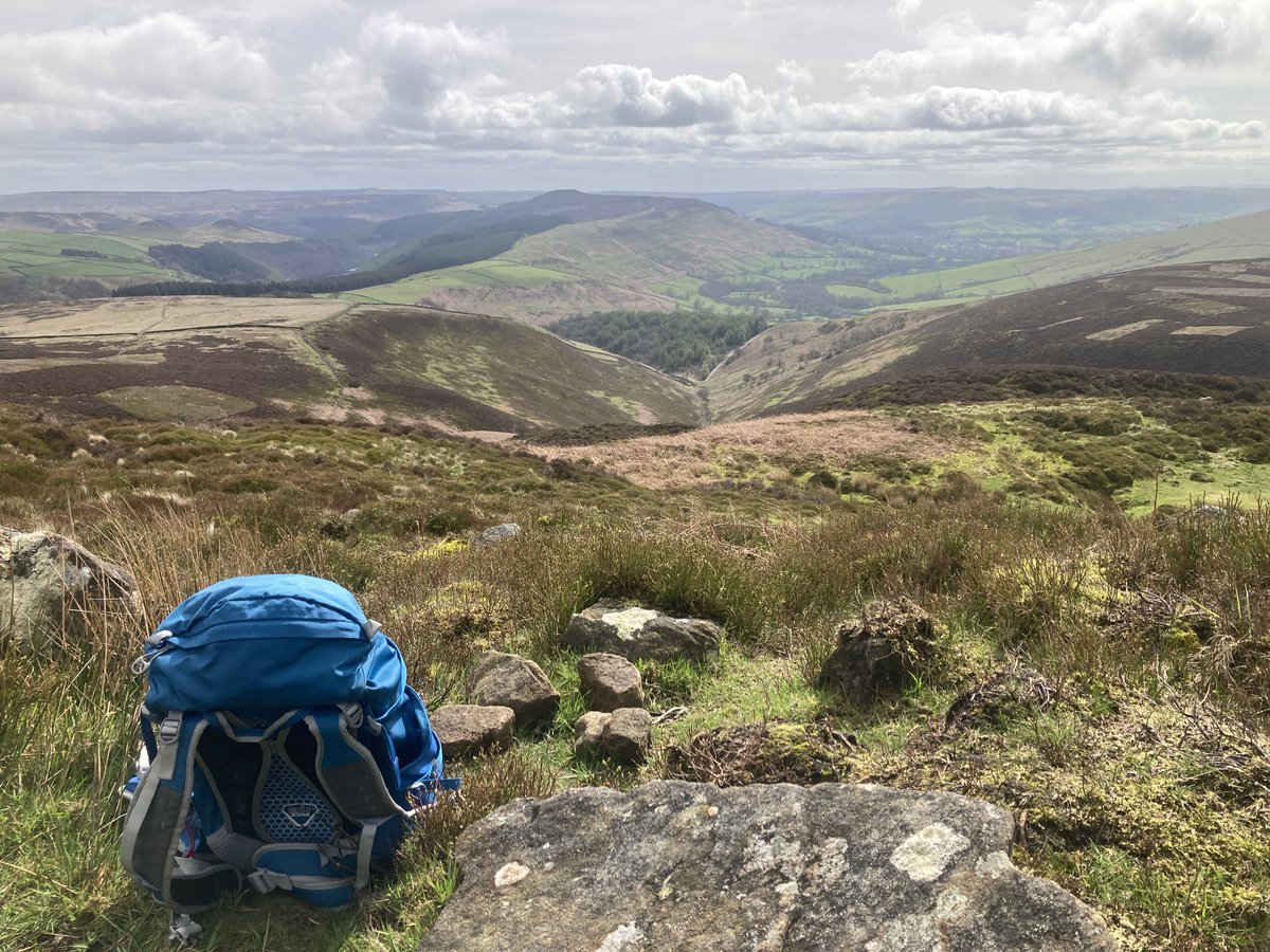 Good morning everyone wishing you a lovely day 😀this week’s wonderful lunch stop sat on a this  stone enjoying fabulous views over the Edale Valley and watching a kestrel hunting. On Crookstone Hill just below Kinder’s southern edge 💚
#PeakDistrict