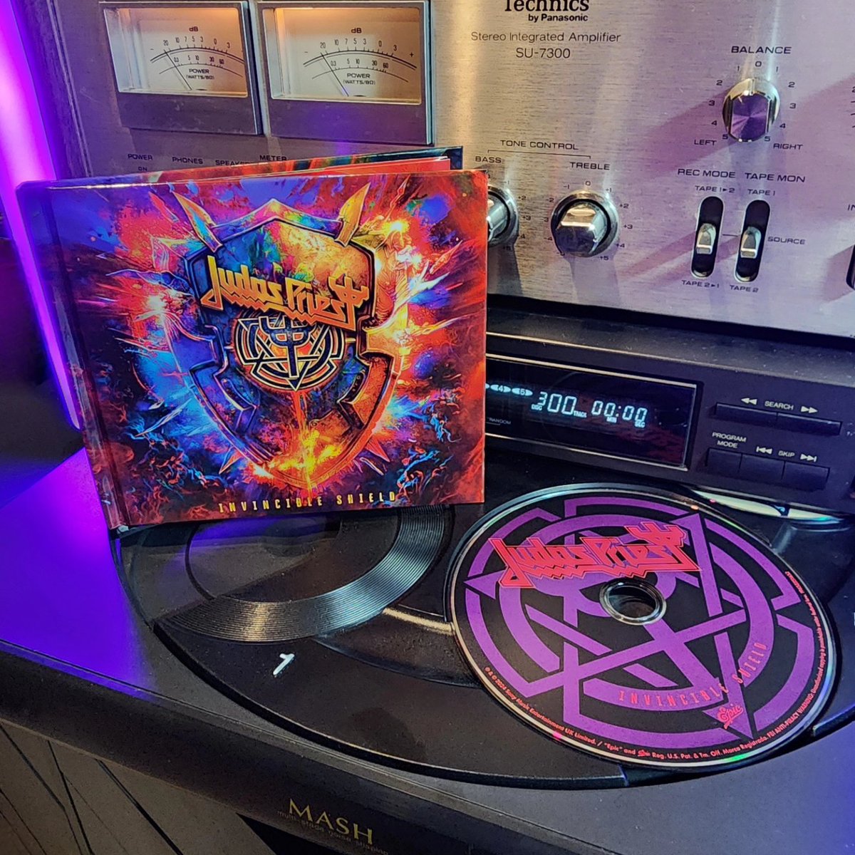 Judas Priest- Invincible Shield. Target Exclusive. Deluxe Edition Digibook. 26 page booklet. Artwork by Mark Wilkinson.
#judaspriest #invincibleshield #digipak #cd #compactdisc #compactdisccollection #compactdisccollector