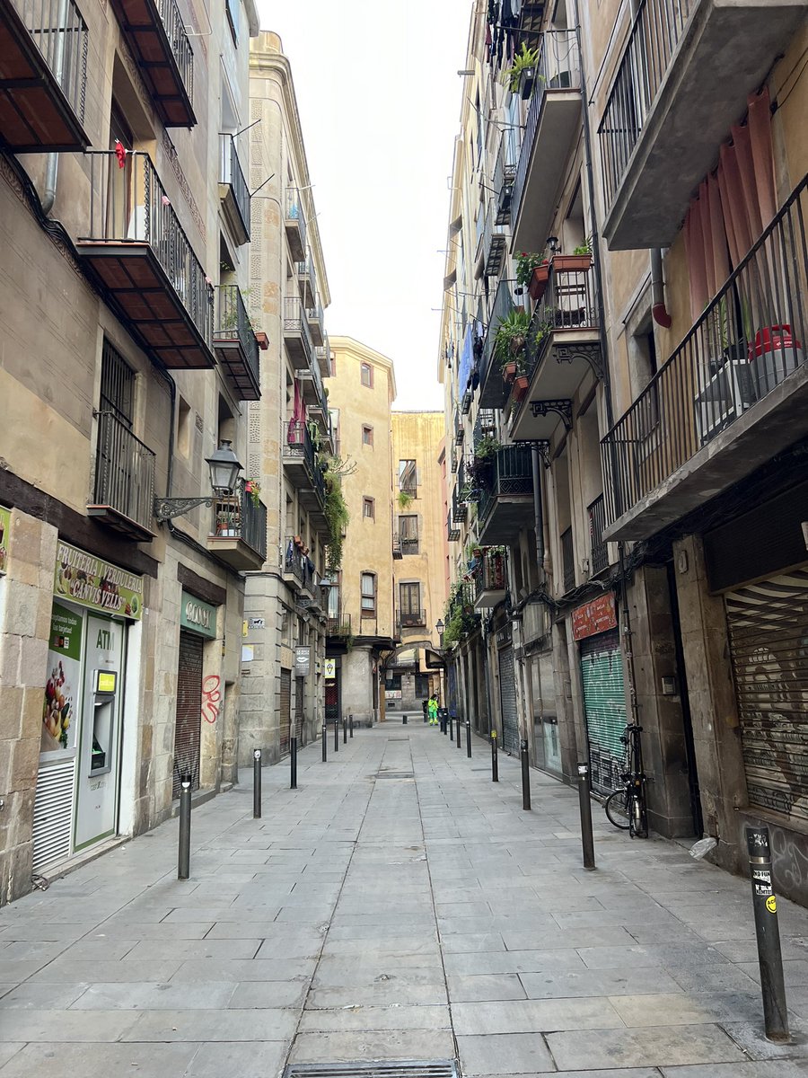 i_TAUILR's tweet photo. Hello ! Barcelona 🇪🇸 https://t.co/2TaN3OIrTj