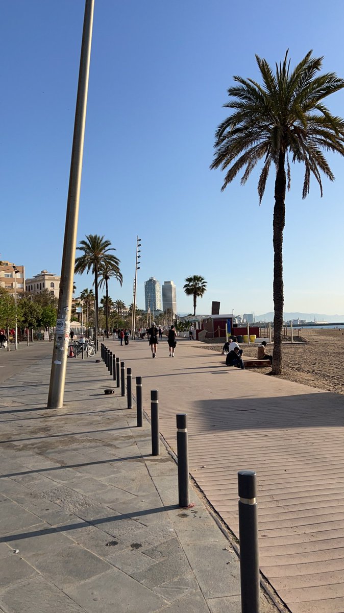 i_TAUILR's tweet photo. Hello ! Barcelona 🇪🇸 https://t.co/2TaN3OIrTj