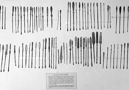 PrehistoriaY's tweet photo. Increíble hallazgo en #Pompeya: más de 200 instrumentos quirúrgicos romanos descubiertos, mostrando técnicas avanzadas como trepanaciones y amputaciones. Incluso usaban mandrágora como anestesia. ¡La medicina antigua nunca deja de asombrarnos! 🏺🩺 #HistoriaMedica #Arqueología https://t.co/8lmLuRaK2k