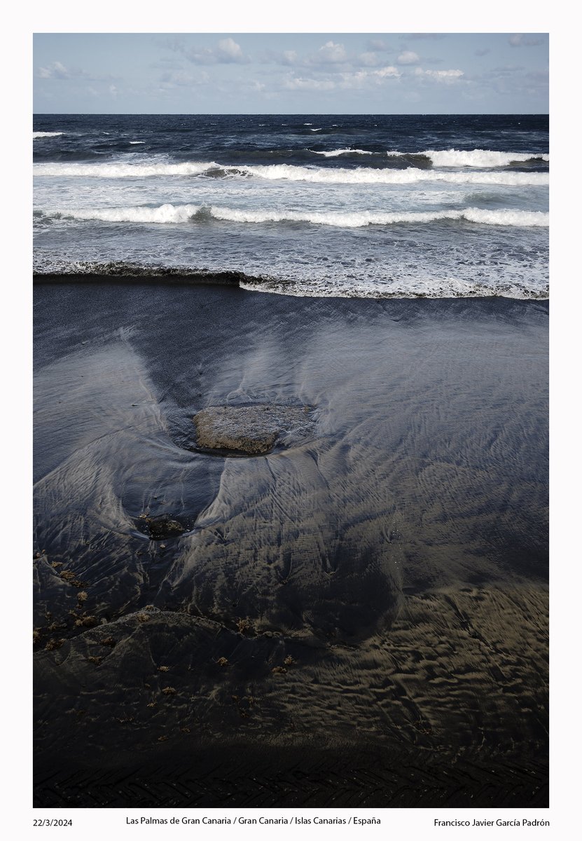 #BuenosDías #FotografíaPaisaje #Playa #Arena #Océano #Olas #Cielo #Nubes #Azul #PlayadeLasCanteras #LasPalmasdeGranCanaria #GranCanaria #IslasCanarias #España