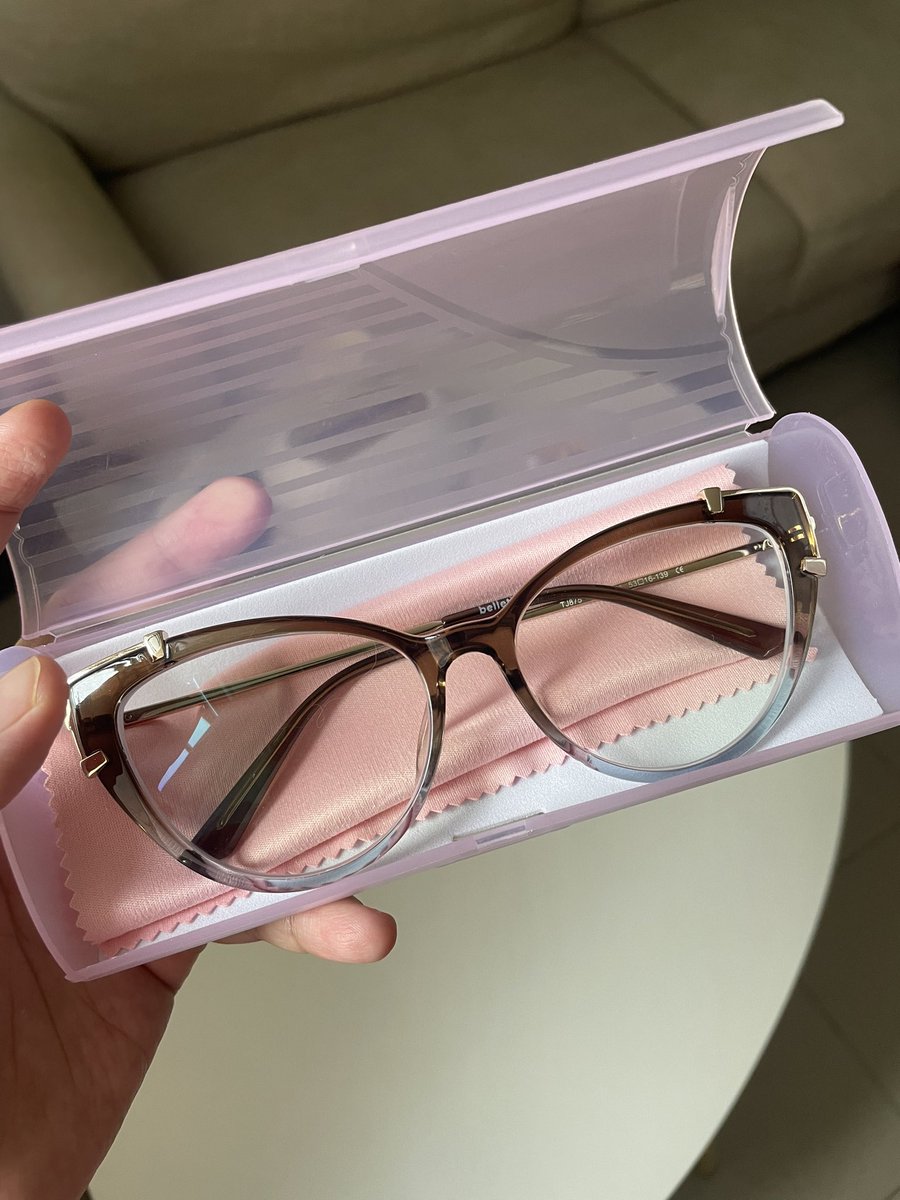 nvrinadriana's tweet photo. I love my new glasses. 30 mins je dah siap semalam. Frame i pilih ni rm100, tapi ada lagi frame yang lain below rm60.

Then i tambah anti blue ray lenses rm80. Total rm180 for this cute glasses 🥰

Kedai inieyewear, lot g037, sungei wang plaza. Staff pun friendly! https://t.co/iplItTD4z8