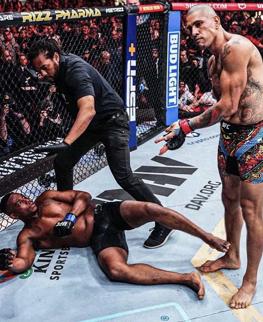 Kā gan aizmigt pēc kā tāda!? Ja palaidi garām episko #UFC300, iesāc rītu pareizi — slēdz <a href="/Go3SportLatvija/">Go3 Sport</a> un skaties atkārtojumā!