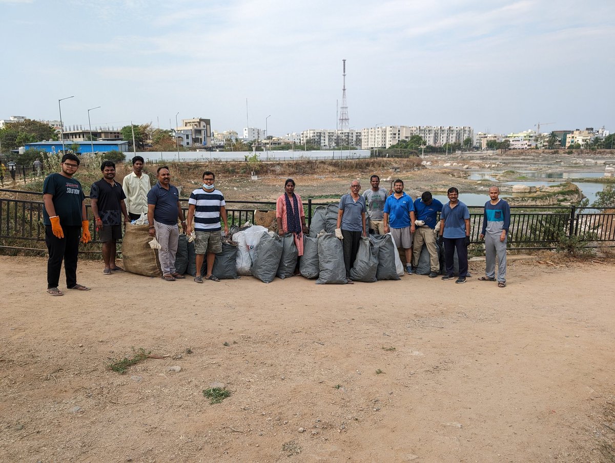 United community cleaned up
#MansoorabadPeddaCheruvu
Day3: 

#YouthVsGarbage #GarbageFreeIndia
@MoHUA_India @SwachhBharatGov
@GHMCOnline
@Secretary_MoHUA
@RoopaMishra77
@DRonaldRose
@Swachh_GHMC
@SwachhBharatGov #Hyderabad #SaveLakes @revanth_anumula @RajaniAmisha #microplastics