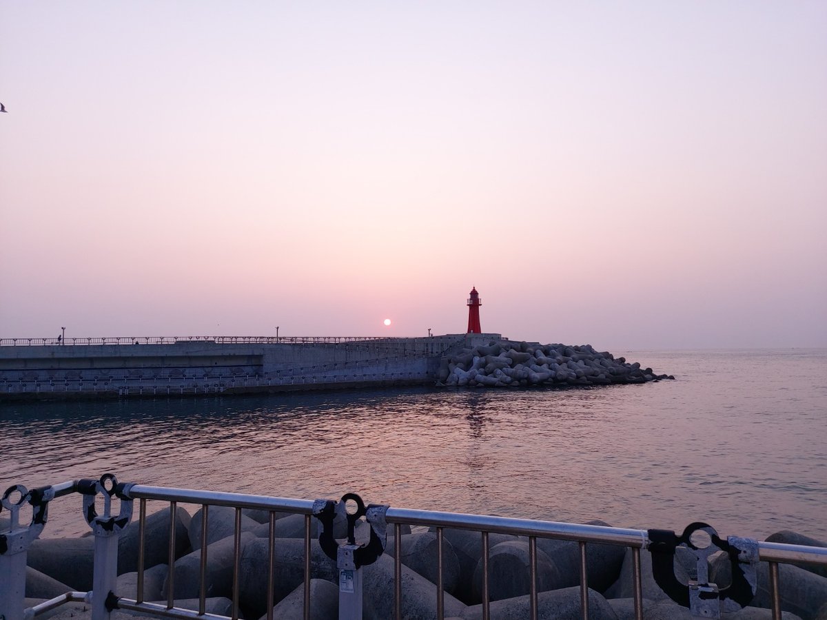 GSierh777's tweet photo. This is the beautiful East Sea of Korea.
I'm happy to share it with SNPIT. I want to take more photos and share them! lol
#SNPIT #SNPITapril #korea #Gangwondo #photography
#Sokcho #travel https://t.co/kGrIXPzIq0