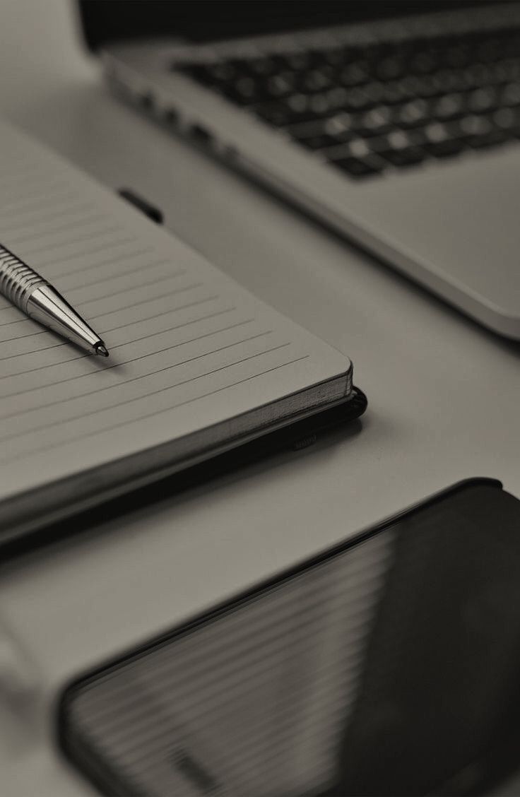 GaelEckelot's tweet photo. Si tu es entrepreneur,

Je te donne mes 17 meilleurs conseils pour devenir plus productif.

(Extrait de mon coaching payant)

1. 
À 19h fais un bilan de toute ta journée.
Là ou tu as gaché du temps : enlève cette habitude demain.

2. 
N'agis jamais en pilote automatique.
C'est comme ça que tu passes 2h sur tiktok.
Toujours conscient de ce que tu fais et pourquoi tu le fais.

3. 
Chaque semaine, balaye tout ton business pour l'améliorer.

• Offre
• Stratégie
• Acquisition client
• Création de contenu
• Direction d'entreprise

Ne laisse rien à la traine.

4. 
Ta réussite doit devenir ta priorité.
Lève toi le matin pour chasser ce succès.
Tu as une mission.

5. 
Écris en détails comment fonctionne ton business dans 6 mois.

• CA
• Offre
• Nb Clients
• Organisation

Si tu ne sais pas ou tu vas, tu ne peux pas t'y rendre.

6. 
Couche toi tôt et lève toi tôt.
On est plus productif le matin, alors bombarde !

7. 
Alimente toi bien.
Ton corps est ton meilleur outils pour être productif.
Si tu avais une Ferrari, tu ne mettrais pas du sable dans le réservoir.
Tu as cette Ferrari.

8. 
Adopte une mentalité créateur quand tu es sur les réseaux. Ne sois pas passif de ce que tu vois.

9. 
Fais du sport et challenge ton corps.
Tu n'évolues pas dans le confort.
Si tu es capable de plus physiquement, ta productivité ira au plafond.

10. 
Ne sois pas l'esclave du café.
Ton corps peut vite tomber addicte.
Si tu te lèves fatigué le matin, réduis les doses.

11. 
Développe un mental d'acier. La vie facile ça n'existe pas.
Cherche à devenir capable de gérer n'importe quel stress.

12. 
Ne cherche pas d'excuse.
Plus tu te rends responsable de tout, plus tu as du pouvoir sur ce que tu peux corriger.

13. 
Engage toi à 100% sur une période prédéfinie.
Pendant 2 mois, donne toi à fond, tu n'immagines pas la joie et la fierté à la fin. (+ les énormes résultats)

14. 
Les situations difficiles sont des moyens de te faire devenir meilleur.
Ne les fuis pas, saisis l'opportunité.

15. 
Exploite l'IA.
Pour améliorer ta création de contenu, affiner ta stratégie, avoir des nouvelles infos.
Tu as accès à cet outils puissant, utilise le.

16. 
Don't quit.
Je t'assure.
Ta réussite est juste une question de temps.
Si tu tiens assez longtemps et que tu travailles vraiment, tu as 100% de chance de réussir.

17. 
Booste tes hormones.
Dopamine : décolle tes yeux des écrans.
Testostérone : arrête de regarder du 🔞
Véritable game changer.

Merci pour ta lecture. Si ça t'a plu :

• Abonne toi
• Like

Mon programme de coaching ouvre bientôt, je te transforme en machine de compétition 🦾

Pour gagner du temps et avoir plus de clarté sur ton business, rate pas ça !