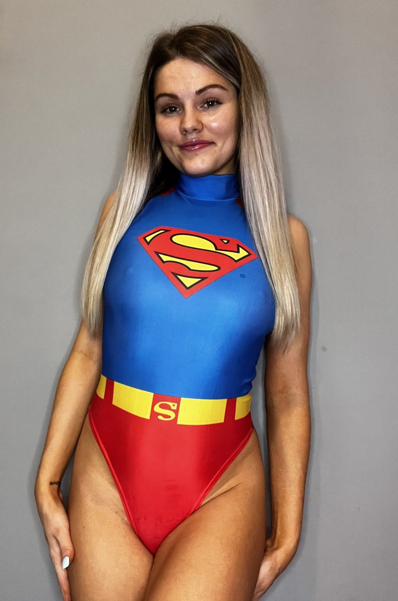SUPER MUM SUNDAY THRED LADIES LETS SEE YOUR SEXY HERO OUTFITS Today's gorgeous feeling MILF is the beautiful @MissCooke96 Spicy links on her profile
