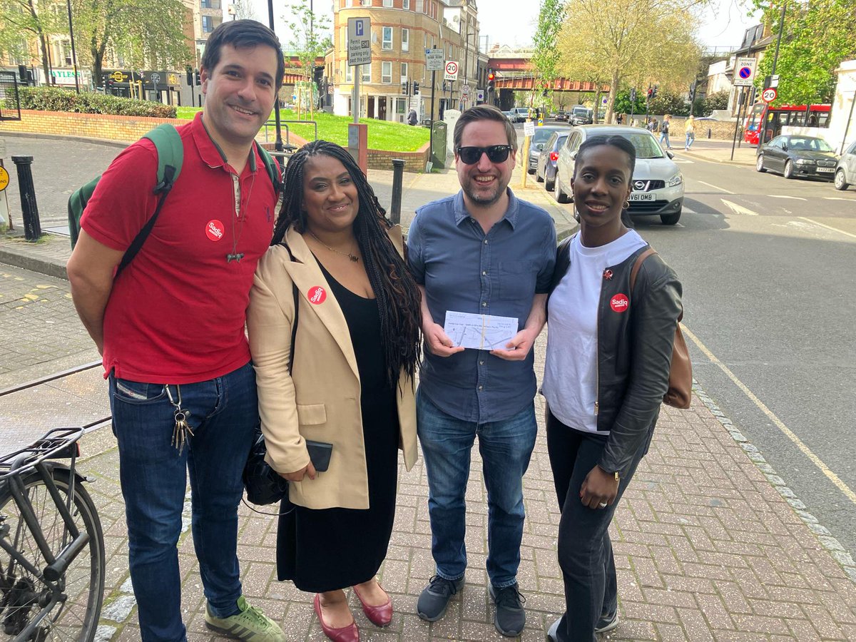 Great to catch up with @BellRibeiroAddy @FloEshalomi and @Collins4Clapham yesterday on the campaign trail. 

Lots of support on the doorsteps for Sadiq Khan's #FreeSchoolMeals 🍝 and Council House Building 🏠