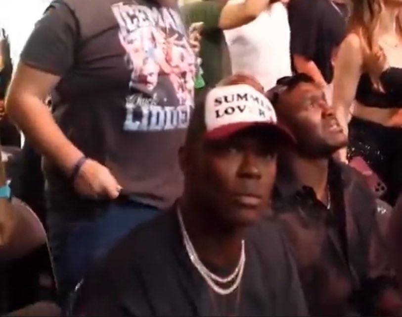 AjDuxche's tweet photo. I know exactly who Alex was looking at as well😭😭😭 https://t.co/JCb23ffZ9n