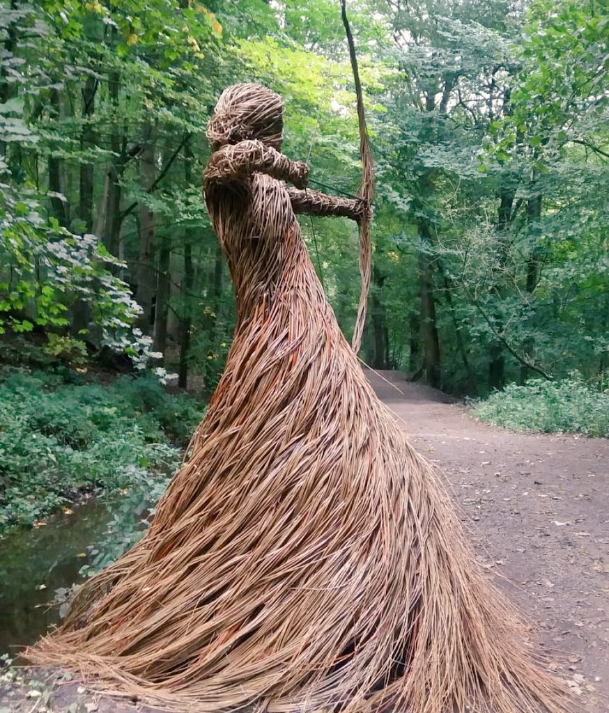 UK contemporary sculptor known as Anna & the Willow creates nature-inspired sculptures made from rods of willow #WomensArt