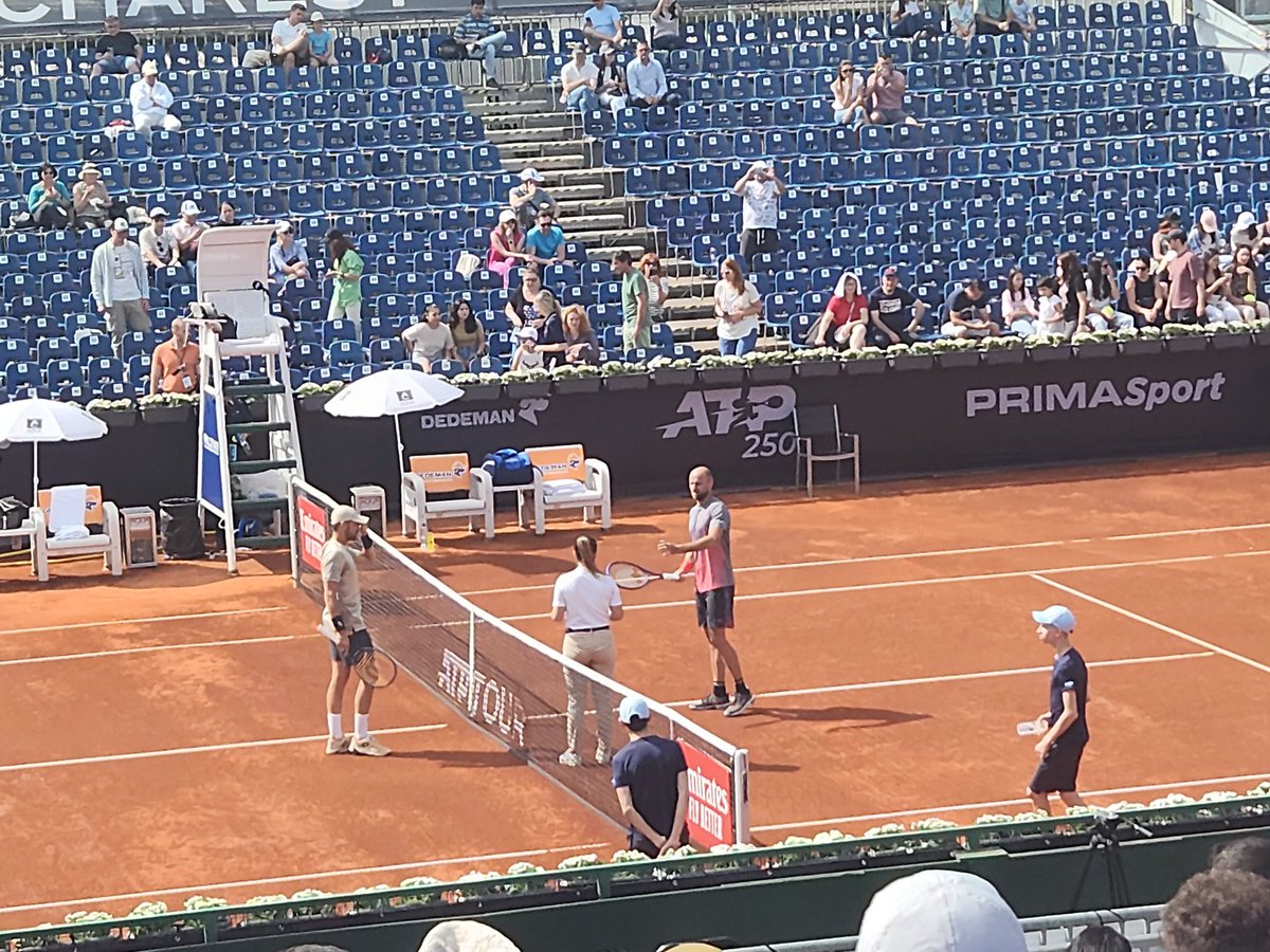 CreolaTudorache's tweet photo. Haide! 💪
@MariusCopil
#thisisbucharest
@NastaseTiriac https://t.co/YHZEl9WHmI
