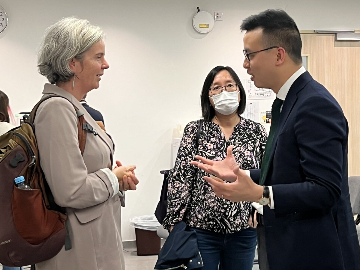 HC senior research scholar @bioethicsjosie talking to John Zhong and Daisy Cheung at the Seminar on Medical Assisted Dying in New Zealand, held at the Hong Kong Children’s Hospital. @CUHKMedicine bioethics.med.cuhk.edu.hk