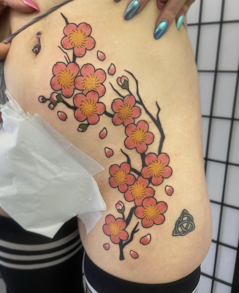 Japanese style floral design by Evita
.
❌ BOOK NOW ⚡ onedaystudio.co.uk
.
 #tattoostudio #tattoos #tattooart #tattoolondon #londonartist #londonart #tattoolife #tattooideas