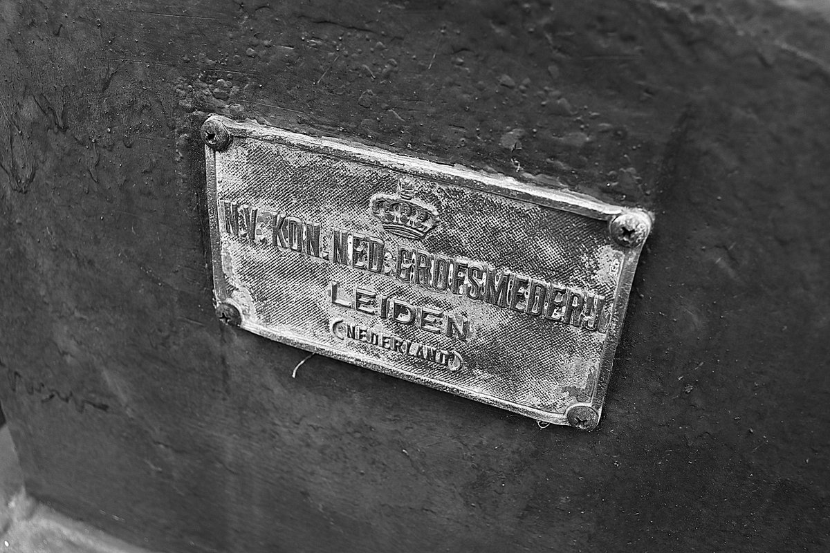 JefKPhotography's tweet photo. A black and white photo of a metal plate with text on it. I made this photograph in The Netherlands.
#metal #text #metalplate #metalplates #photography #photograph #photographs #photo #photos #blackandwhite #blackandwhitephotography #blackandwhitephotos #blackandwhitephoto https://t.co/aTWrGPd8U1