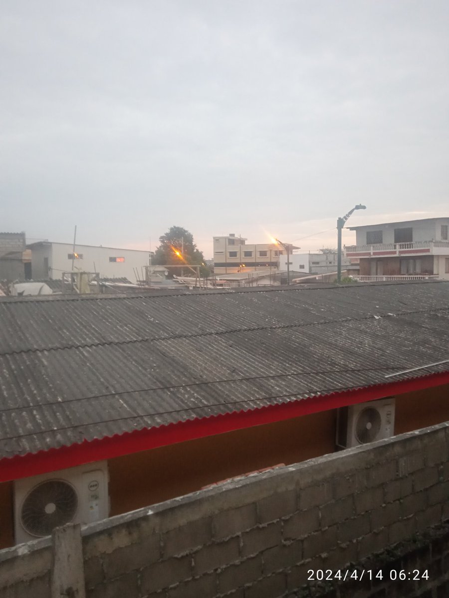 minieze21's tweet photo. Hoy amanecí en una ciudad q no es la mía, una casa que no es la mía y una cama que tampoco es la mía, pero que rico se siente amanecer con las personas que amas y en familia!! 🥰🥰🥰 #playa #beach #diversión #Amor #Gratitud #Dios #bendicion 🏖️👙🌅🌞🍃🌈♥️🤗😘 https://t.co/elyC4cuju7